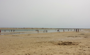Praia da Fuseta-Mar, em Olhão, recebe reforço artificial de areia para usufruto no verão