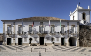 Câmara de Loulé inicia processos para demolir 140 casas de madeira ilegais