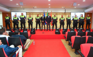 CÂMARA MUNICIPAL DE ALBUFEIRA ENTREGA DIVISAS E CARTEIRAS PROFISSIONAIS A 12 AGENTES DA POLÍCIA MUNICIPAL