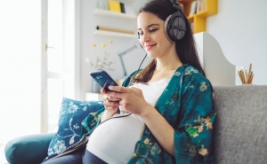 À espera de bebé? Podcast das Conversas com Barriguinhas esclarece dúvidas desde a gravidez ao pós-parto 