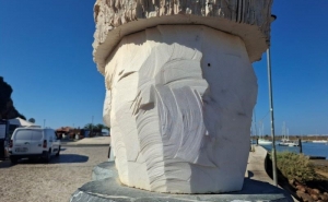 Município de Portimão intervém na conservação da escultura «Ao Pescador» em Alvor