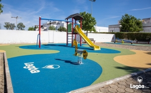Município de Lagoa requalifica parque infantil do Bairro da Boa Vontade, na Mexilhoeira da Carregação e pisos de vários parques infantis do concelho