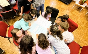 Alunos do 11º ano do Colégio Internacional de Vilamoura levam projeto «Vamos TODOS chatear o Camões!» fora portas