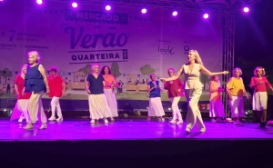 Danças Sociais encantam Quarteira com ternura e alegria no Mercado de Verão