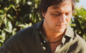 Luís Galrito canta Zeca Afonso no Teatro Municipal de Portimão   