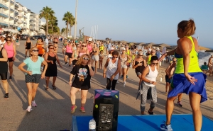 QUARTEIRA | Festa do Zumba Sunset com Bela Pereira na Praça do Mar 