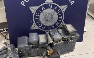 Polícia Marítima apreende 32kg de material estupefaciente na praia da Terra Estreita em Tavira