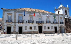 CÂMARA MUNICIPAL DE LOULÉ PRIORIZOU O PROCESSO DO CENTRO ONCOLÓGICO DO ALGARVE DESDE QUE FOI IDENTIFICADO COMO ESTRATÉGICO PARA A RESPOSTA DO SNS NA REGIÃO