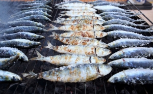 Festival da Sardinha desafia a inflação e oferece propostas para todos os gostos