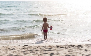 Férias de verão com crianças: cuidados a ter na praia e na piscina