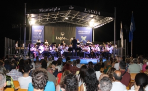 Concerto Final do Estágio de Orquestra de Lagoa Encanta Carvoeiro com Noite Inesquecível e Praça Lotada