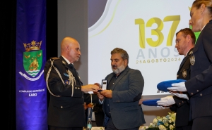 PSP atribuiu Medalha de Mérito e Valor Policial de grau ouro à Câmara Municipal de Lagos