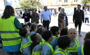 CRIANÇAS DA CASA DA PRIMEIRA INFÂNCIA ENTREGAM MANIFESTO PELOS SEUS DIREITOS AO AUTARCA DE LOULÉ