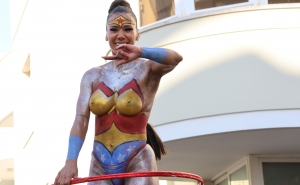 EM LOULÉ, O SOL BRILHOU PARA VER PASSAR O MAIS ANTIGO CARNAVAL DO PAÍS