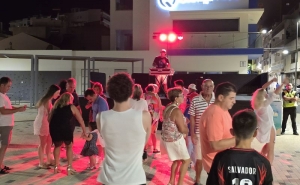 Noite de verão na Praça do Mar: DJ Rodriguez fez Quarteira dançar ao ritmo das boas vibrações 