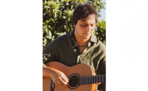 «SONS DE ABRIL» LEVA MÚSICA À EXPOSIÇÃO EM LOULÉ SOBRE REVOLUÇÃO DOS CRAVOS