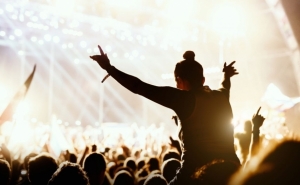 Chris Brown, Mary J. Blige, Burna Boy e Tems no festival Afro Nation em Portimão