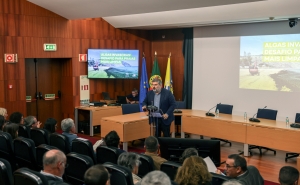 Desafio das algas invasoras debatido em Lagos