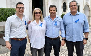 LAÇO AZUL HUMANO JUNTOU CRIANÇAS DE LOULÉ PARA ALERTAR PARA MAUS-TRATOS NA INFÂNCIA