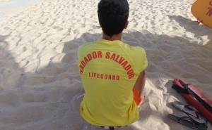 Recrutamento antecipado e nadadores-salvadores estrangeiros «salvam» concessionários algarvios