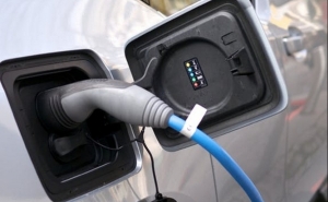 Governo quer renovar apoios à compra de carros elétricos em 2027