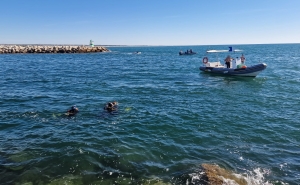 Polícia Marítima participa em ação de limpeza subaquática na Barra de Tavira