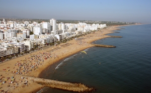 Algarve com avaliação «amplamente positiva» por parte dos turistas