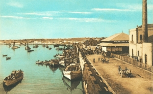 Exposição na Praça Teixeira Gomes propõe um passeio pela história das histórias de Portimão