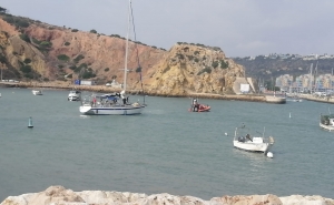 Estação Salva-vidas de Ferragudo auxilia cinco tripulantes de veleiro junto à Marina de Albufeira