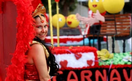 «Amor e Afetos» foi o tema do Carnaval sobre Rodas em Castro Marim