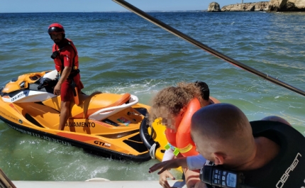 Estação Salva-vidas de Ferragudo resgata 11 pessoas na praia da Afurada em Lagoa