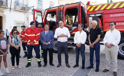 Portimão entrega novo Veículo Florestal de Combate a Incêndios aos Bombeiros Voluntários