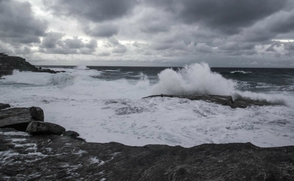 Efeitos da tempestade «Bruno» trazem muita chuva, vento e ondas a partir do final da tarde