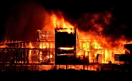Incêndio destrói único restaurante da Ilha Deserta em Faro