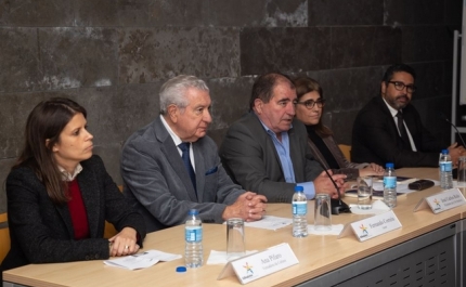 ANIVERSÁRIO DA BILIOTECA LÍDIA JORGE FOI COMEMORADO COM APRESENTAÇÃO DE LIVRO DE FERNANDO CORREIA