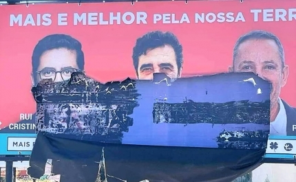 Outdoors da coligação PSD/CDS em Almancil destruídas