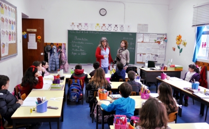 Autarquia de VRSA entrega 50 kits de material didático às escolas do pré-escolar e primeiro ciclo