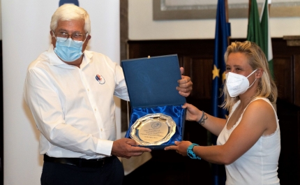 Município de Portimão felicita surfista Yolanda Hopkins pelo apuramento para as Olimpíadas de Tóquio