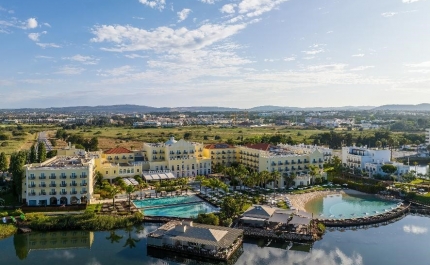 Domes Lake Algarve eleito o «Melhor Resort de Luxo de Portugal em 2025» nos World Travel Awards 