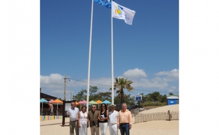 Bandeiras Azul e Praia Acessível hasteadas nas Praias do concelho de Castro Marim 