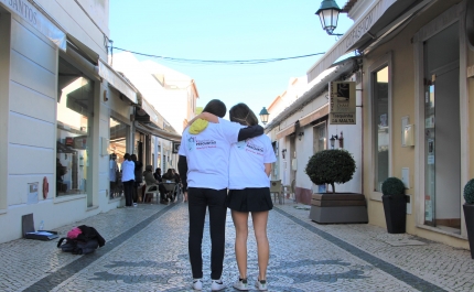X Festival de Perguntas sai para a rua e ilustra montras de Loulé