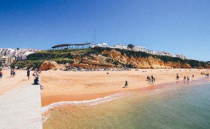 ALBUFEIRA VOLTA A HASTEAR 26 BANDEIRAS AZUIS NO VERÃO DESTE ANO