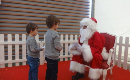  Reis Magos chegam de camelo à Feira de Natal de Lagoa