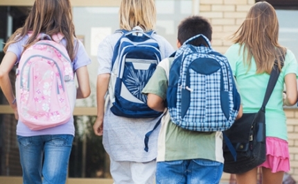 Mochilas escolares podem provocar alterações na coluna vertebral das crianças