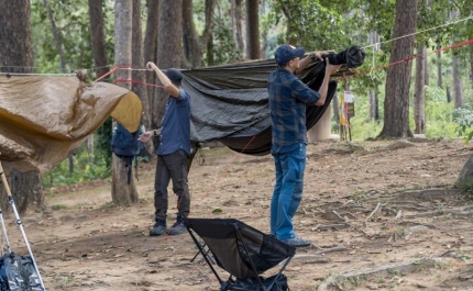 Porque é que a nova moda é dormir numa tenda suspensa?