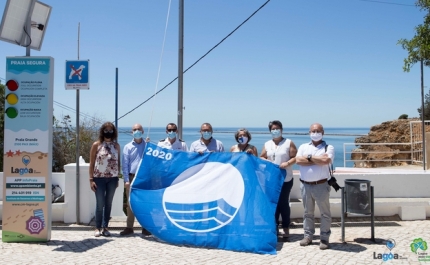 Praias de Lagoa recebem bandeiras que certificam elevada qualidade