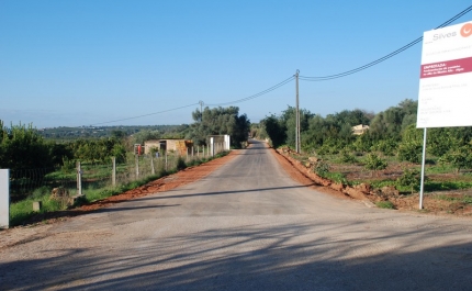 PAVIMENTAÇÃO DE ESTRADA DA RIBEIRA ALTA (ALGOZ) FOI CONCLUÍDA