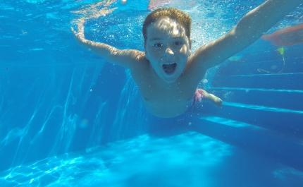 Piscinas em condomínios: regras e perigos a ter em conta