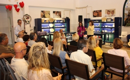  «Fundido en Malva», fotografia e poesia na exposição do Mercado Local de Castro Marim 