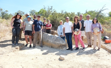 Escavações arqueológicas revelam menir com 5.500 anos no Monte do Trigo